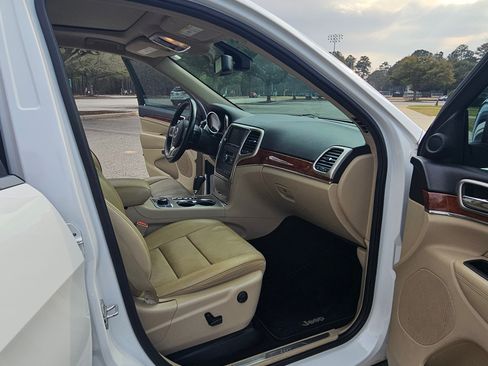 Used 2013 Jeep Grand Cherokee Limited w/ Luxury Group II image 8