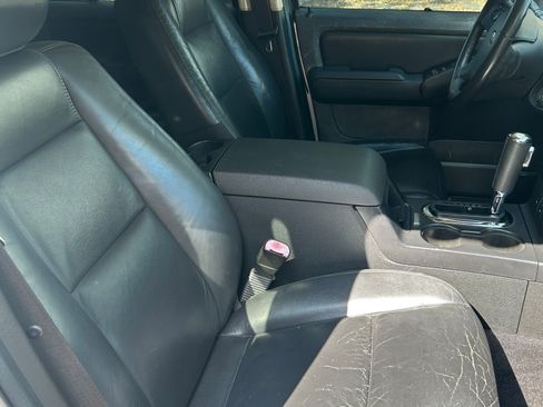 Used 2010 Ford Explorer XLT image 8