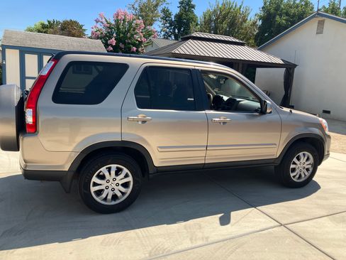 Used 2005 Honda CR-V EX image 11