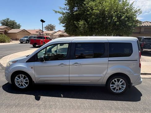 Used 2016 Ford Transit Connect XLT FWD image 4