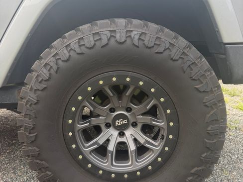 Used 2016 Jeep Wrangler Unlimited Sahara AWD/4WD image 16