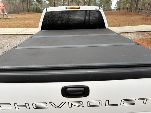 Used 2006 Chevrolet Silverado 2500 W/T w/ Heavy-Duty Power Package image 10