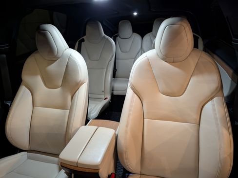 Used 2020 Tesla Model X Long Range image 17