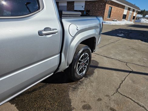 Used 2025 Toyota Tacoma TRD Sport w/ TRD Sport Premium Package image 5