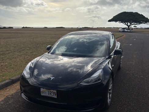 Used 2022 Tesla Model 3 Standard Range RWD image 2
