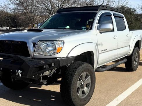 Used 2005 Toyota Tacoma PreRunner image 1
