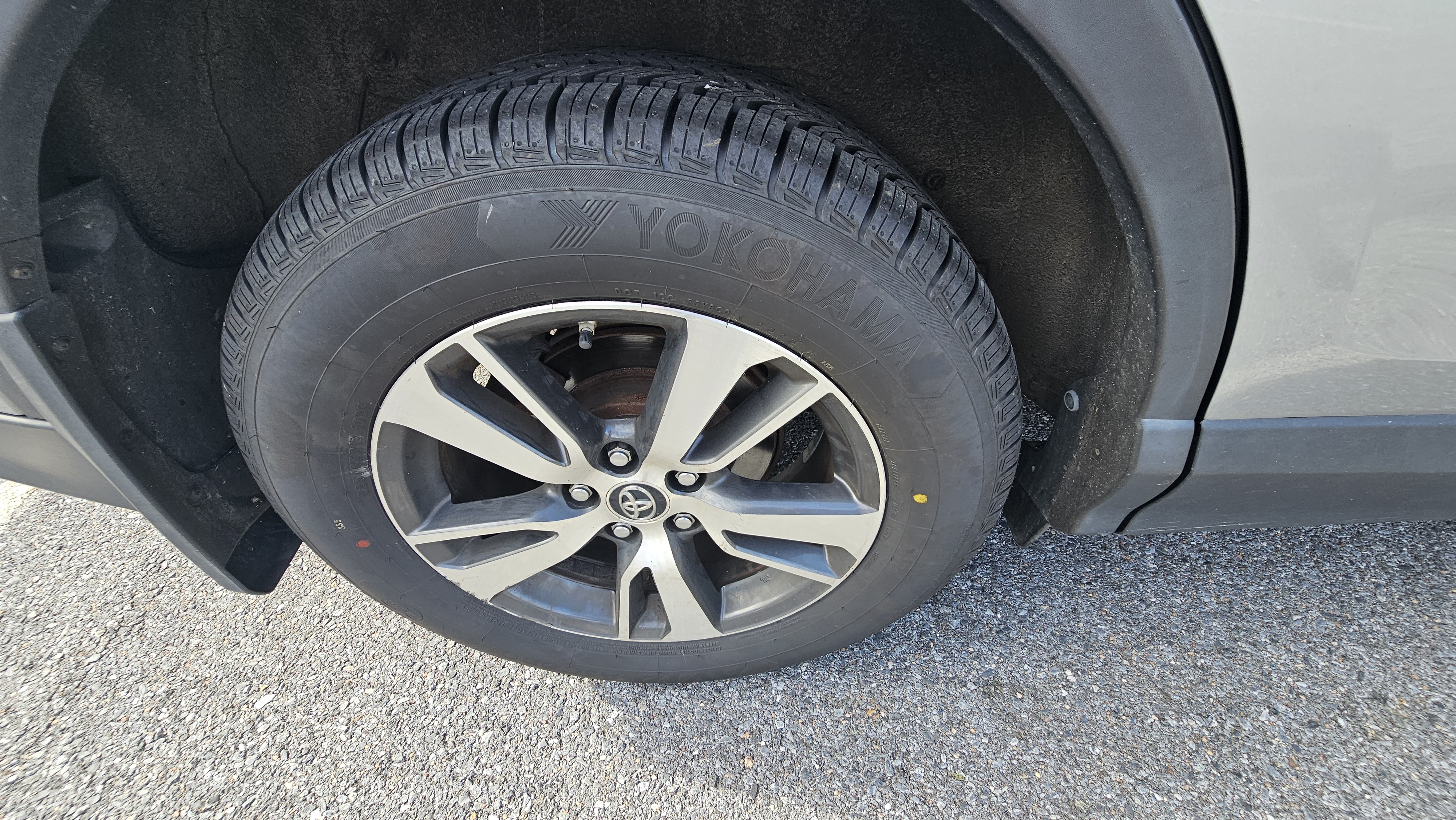 Used 2018 Toyota RAV4 XLE AWD/4WD image 9