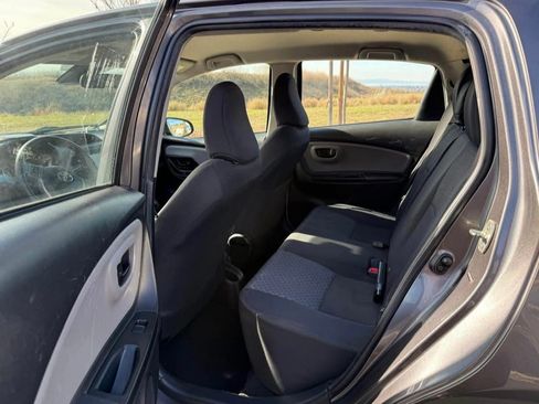 Used 2017 Toyota Yaris L w/ Carpet Mat Package FWD image 6
