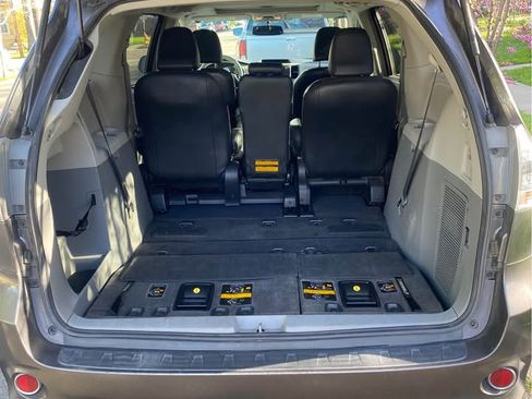 Used 2012 Toyota Sienna SE image 14