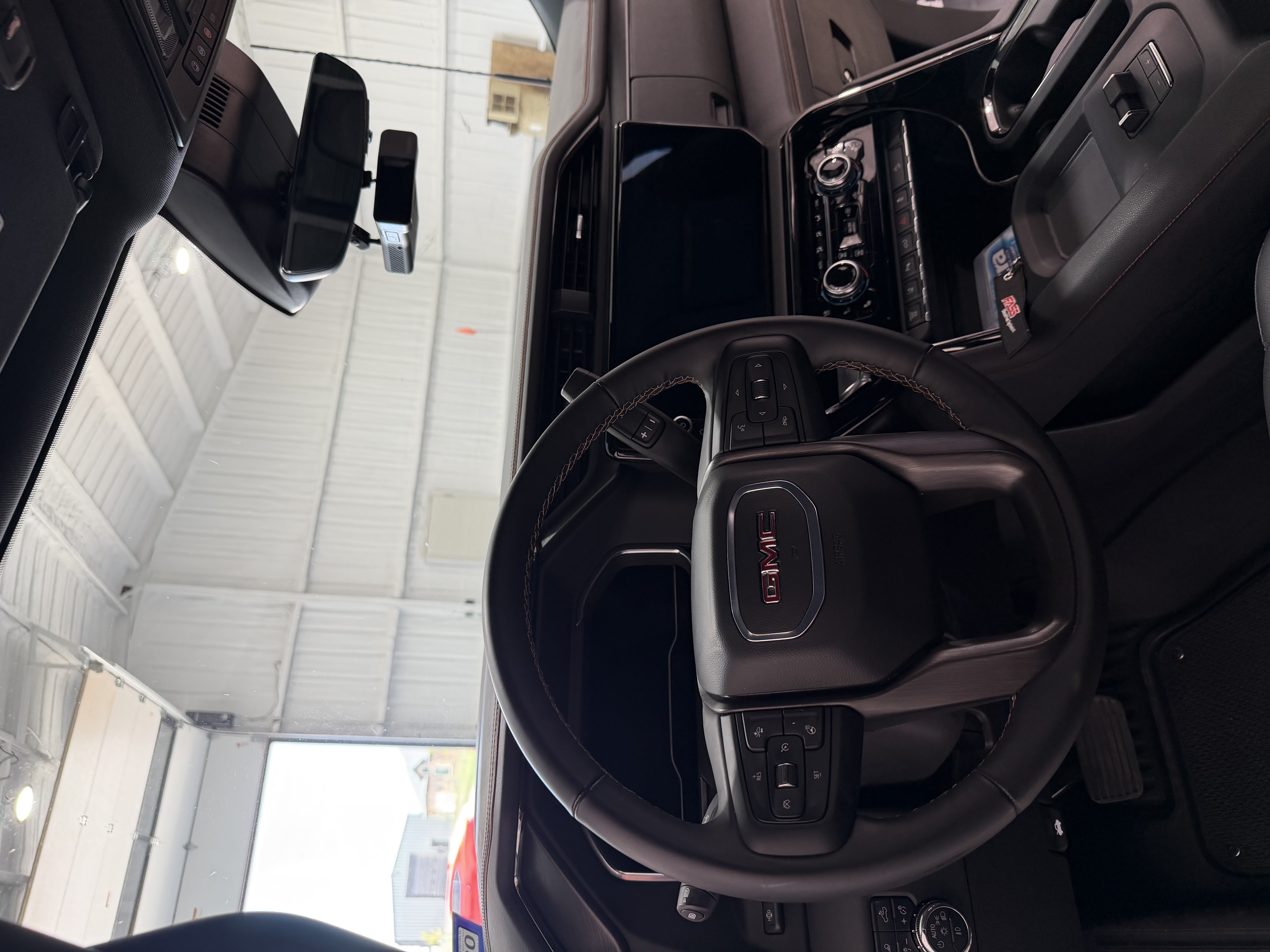 Used 2025 GMC Sierra 2500 AT4 w/ AT4 Premium Plus Package AWD/4WD image 9