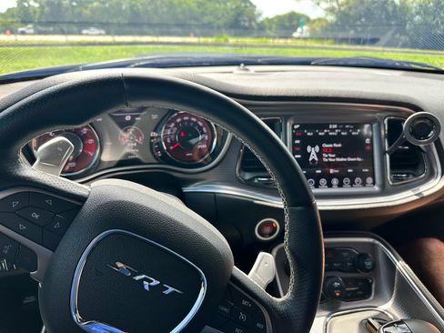 Used 2017 Dodge Challenger SRT Hellcat RWD image 16