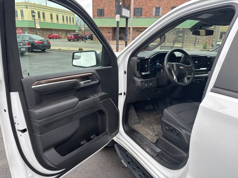 Used 2023 Chevrolet Silverado 1500 LT w/ Protection Package image 8