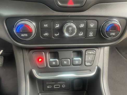 Used 2020 GMC Terrain Denali w/ Denali Premium Package image 11