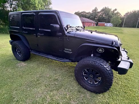 Used 2015 Jeep Wrangler Unlimited Sport AWD/4WD image 2