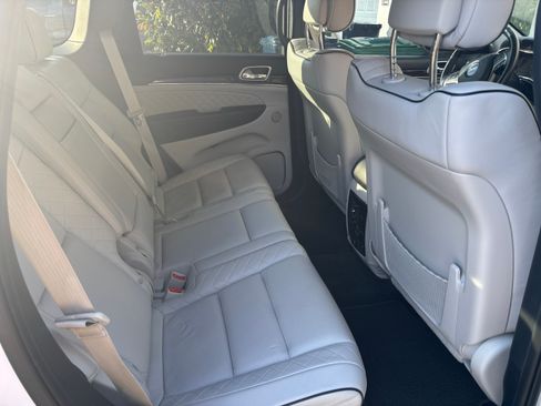 Used 2017 Jeep Grand Cherokee Summit image 10