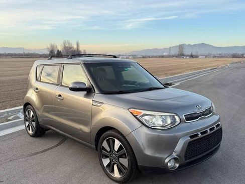 Used 2016 Kia Soul ! w/ Umber Package 1 FWD image 4