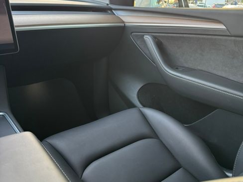 Used 2023 Tesla Model Y Long Range image 12