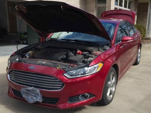 Used 2015 Ford Fusion SE w/ Equipment Group 201A image 4