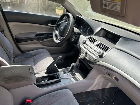 Used 2011 Honda Accord LX-P image 6