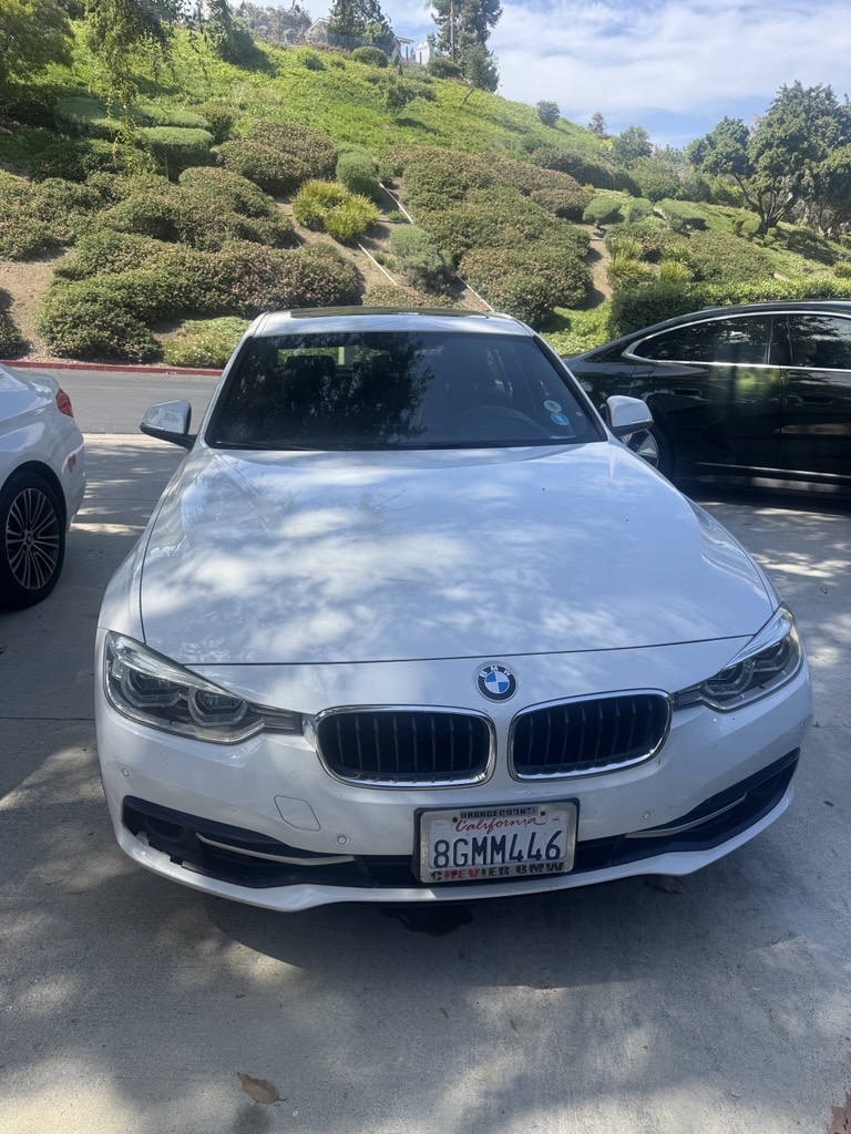 Used 2018 BMW 330i Sedan w/ Convenience Package RWD image 2