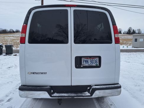 Used 2018 Chevrolet Express 3500 LT w/ LT Preferred Equipment Group image 4