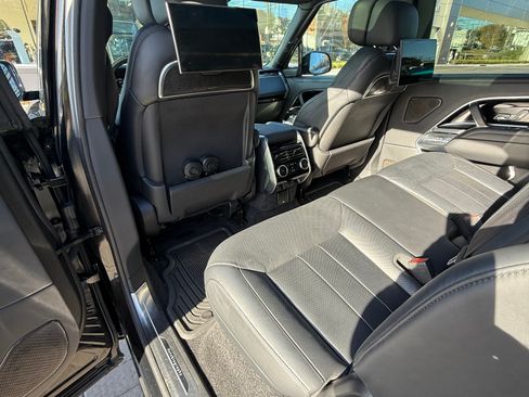 Used 2024 Land Rover Range Rover Long Wheelbase Autobiography image 11
