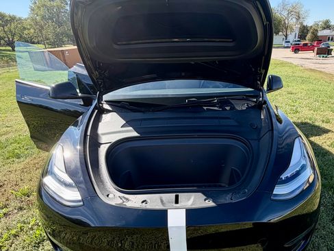 Used 2021 Tesla Model Y Performance image 14