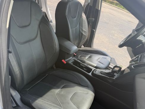 Used 2015 Ford Focus Titanium w/ Titanium Technology Package FWD image 10