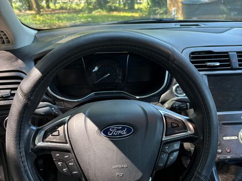 Used 2018 Ford Fusion Titanium image 9