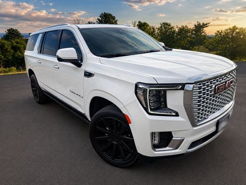 Used 2023 GMC Yukon XL Denali w/ Max Trailering Package AWD/4WD image 6