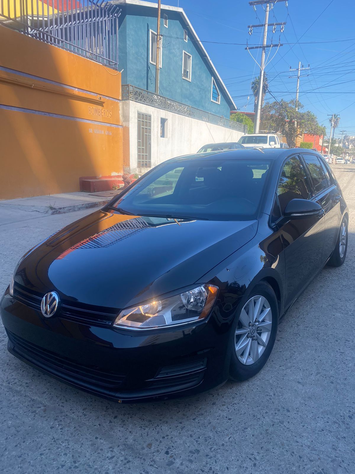Used 2015 Volkswagen Golf S FWD image 1