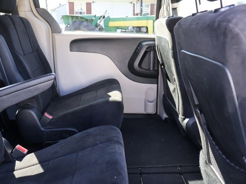 Used 2012 Dodge Grand Caravan Crew image 8