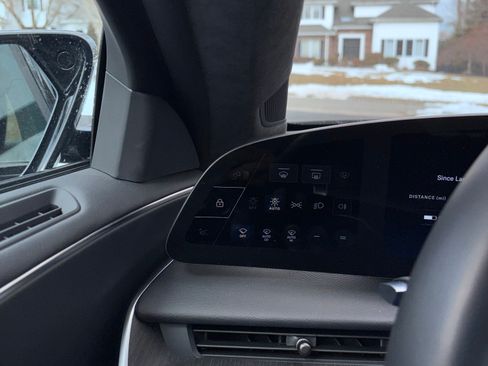 Used 2025 Lucid Air Touring image 10