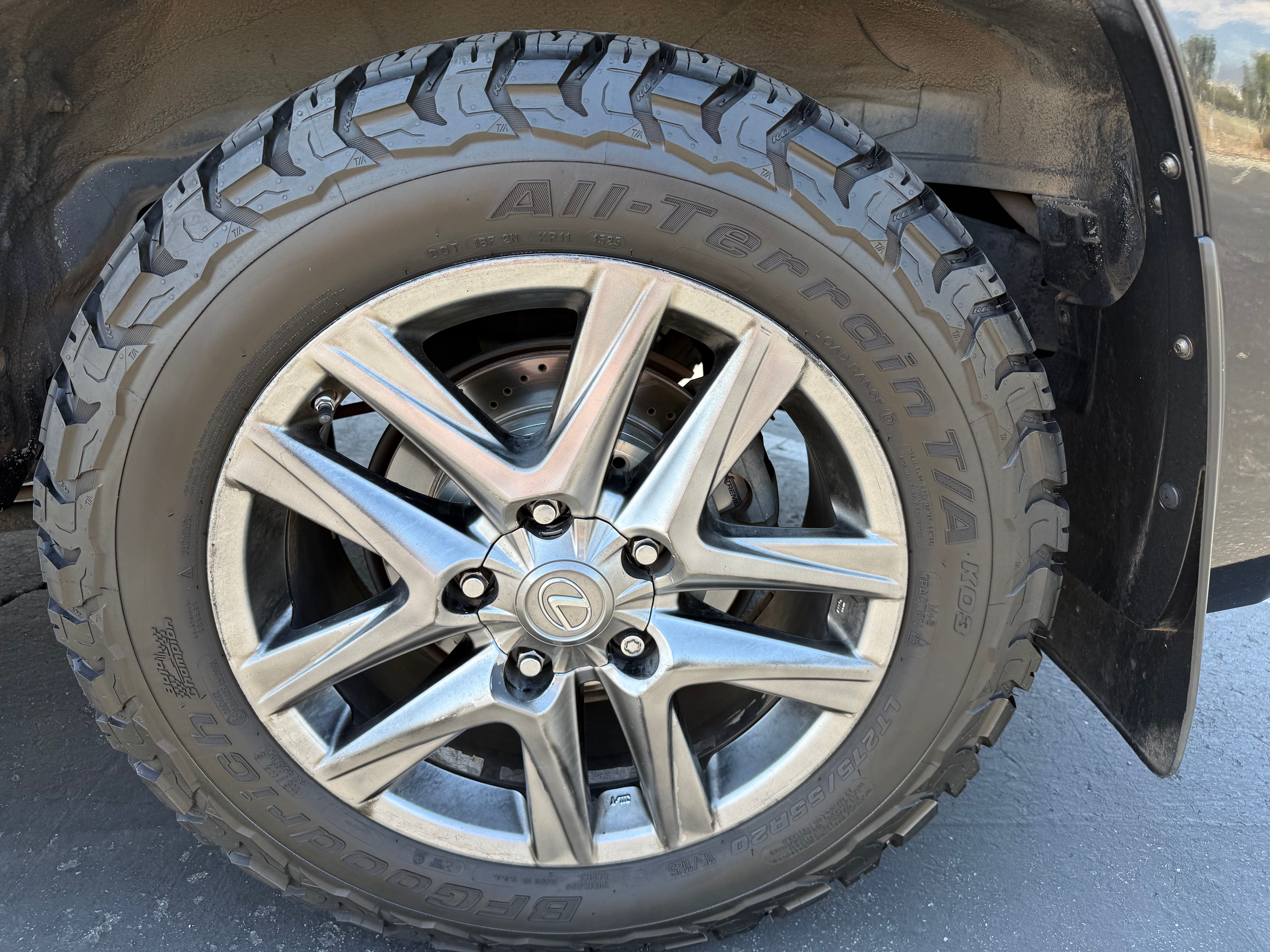 Used 2013 Lexus LX 570 4WD w/ Luxury Pkg image 12