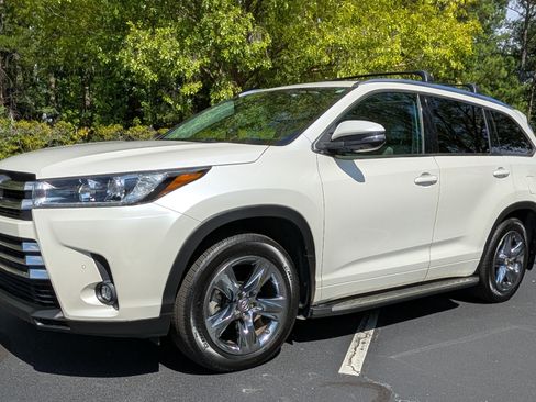 Used 2019 Toyota Highlander Limited Platinum AWD/4WD image 1