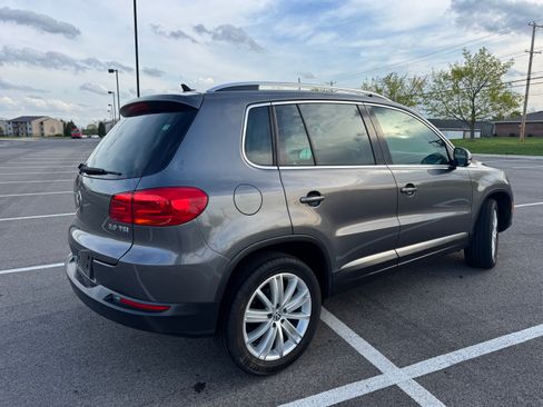Used 2014 Volkswagen Tiguan SE image 9