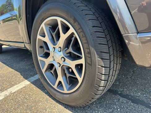 Used 2018 Jeep Grand Cherokee Limited AWD/4WD image 8