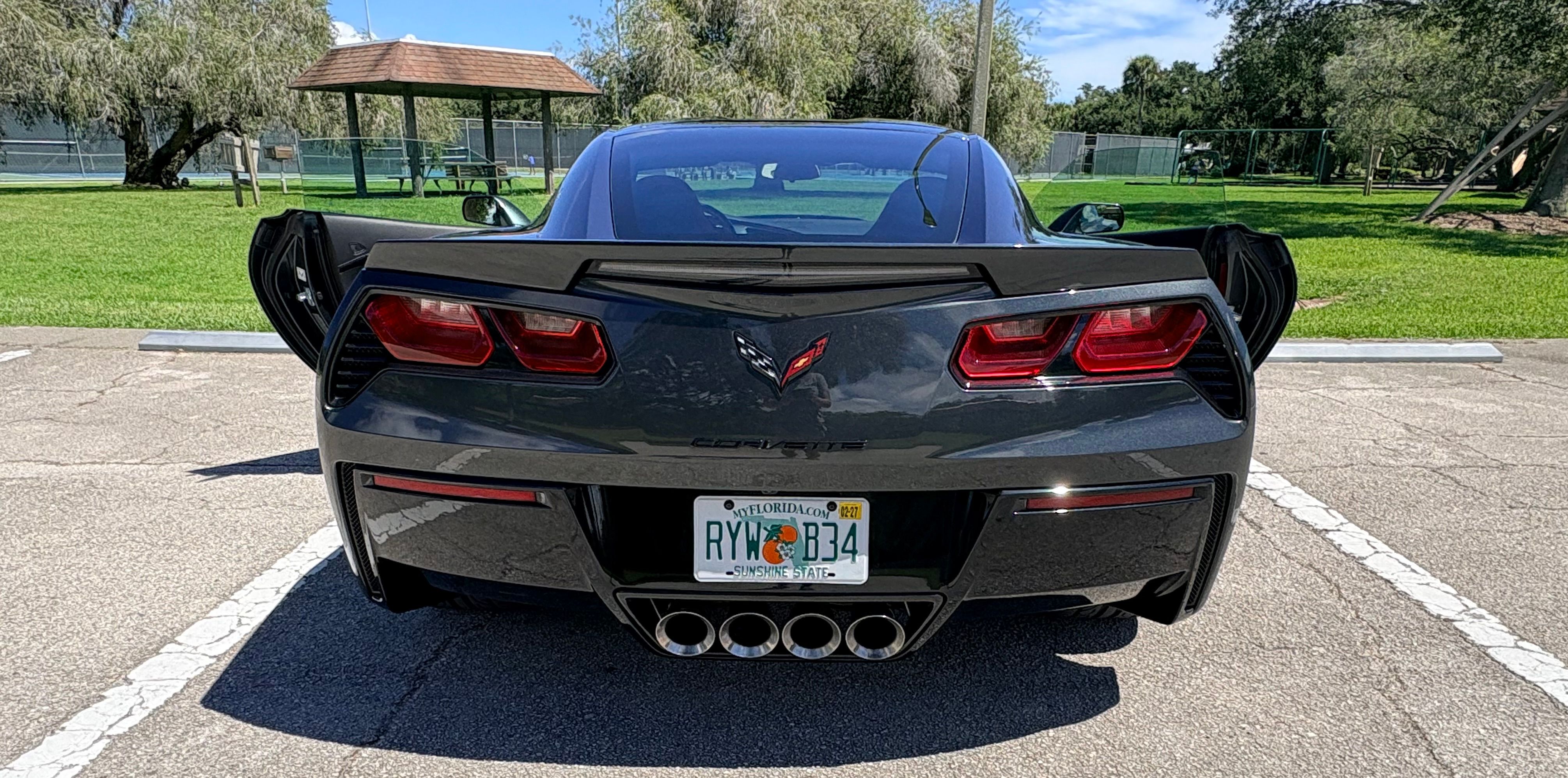 Used 2019 Chevrolet Corvette Stingray Coupe w/ Carbon Flash Badge Package RWD image 5