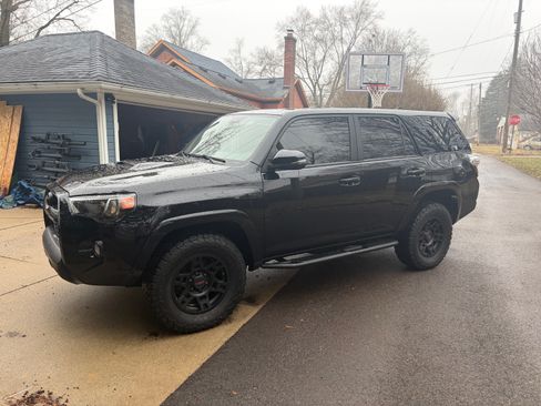 Used 2015 Toyota 4Runner Trail Premium image 1