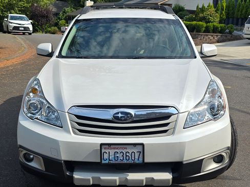 Used 2011 Subaru Outback 3.6R Limited AWD/4WD image 2