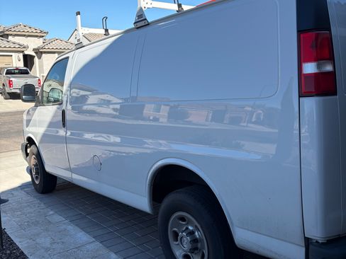 Used 2019 Chevrolet Express 2500 image 2