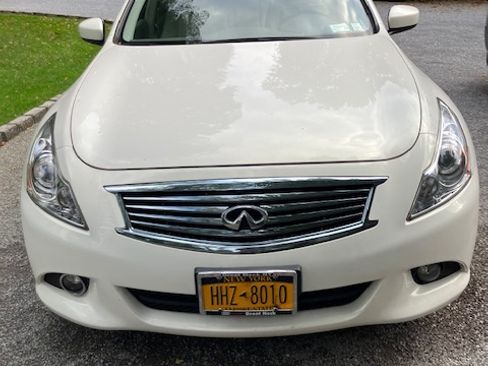 Used 2015 INFINITI Q40 Sedan 4D w/ Moonroof Package image 1