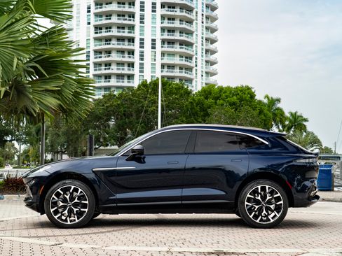 Used 2021 Aston Martin DBX AWD/4WD image 16