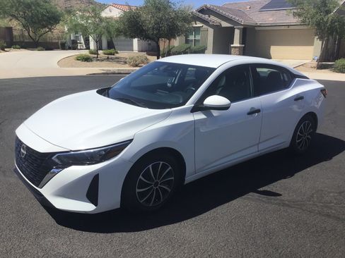 Used 2025 Nissan Sentra S image 4