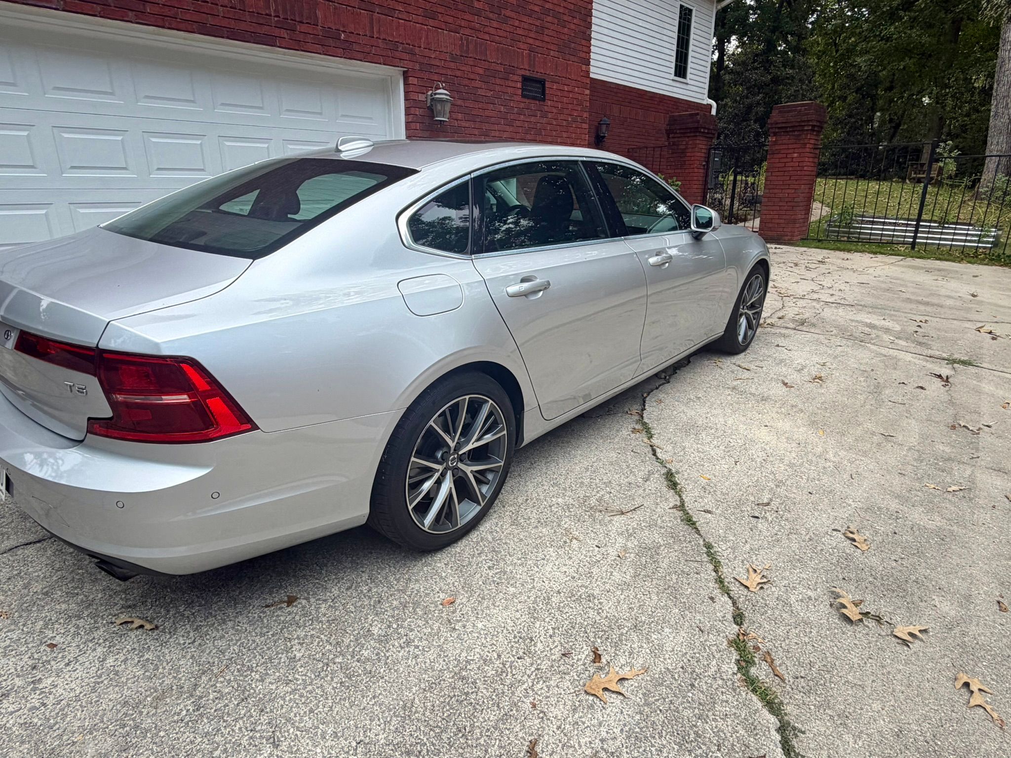 Used 2018 Volvo S90 T5 Momentum FWD image 4