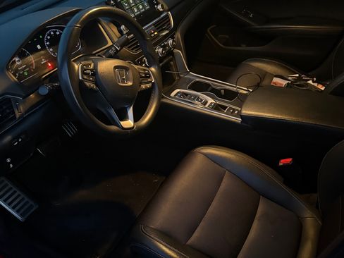 Used 2018 Honda Accord Sport image 9