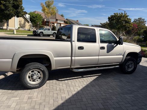 Used 2007 Chevrolet Silverado 2500 LT w/ Heavy-Duty Power Package RWD image 2