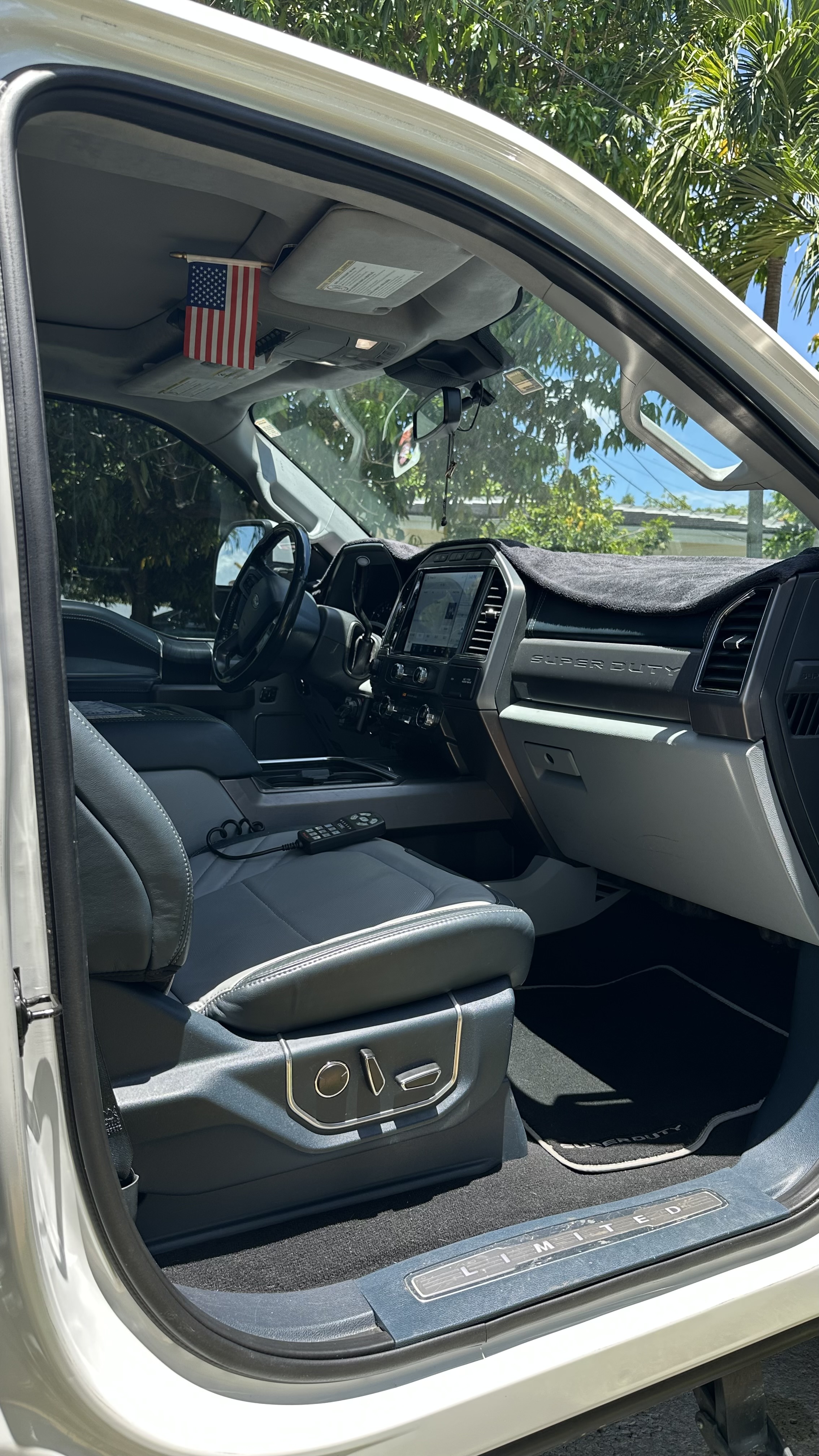 Used 2022 Ford F350 Limited AWD/4WD image 10