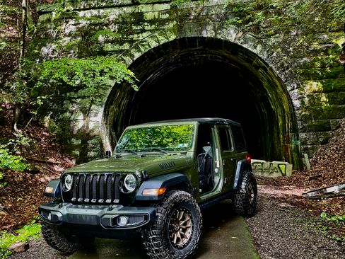 Used 2023 Jeep Wrangler Unlimited Sport image 1