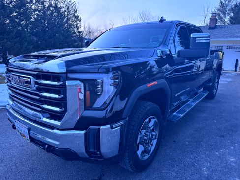 Used 2025 GMC Sierra 2500 SLT w/ X31 Off-Road Package image 2